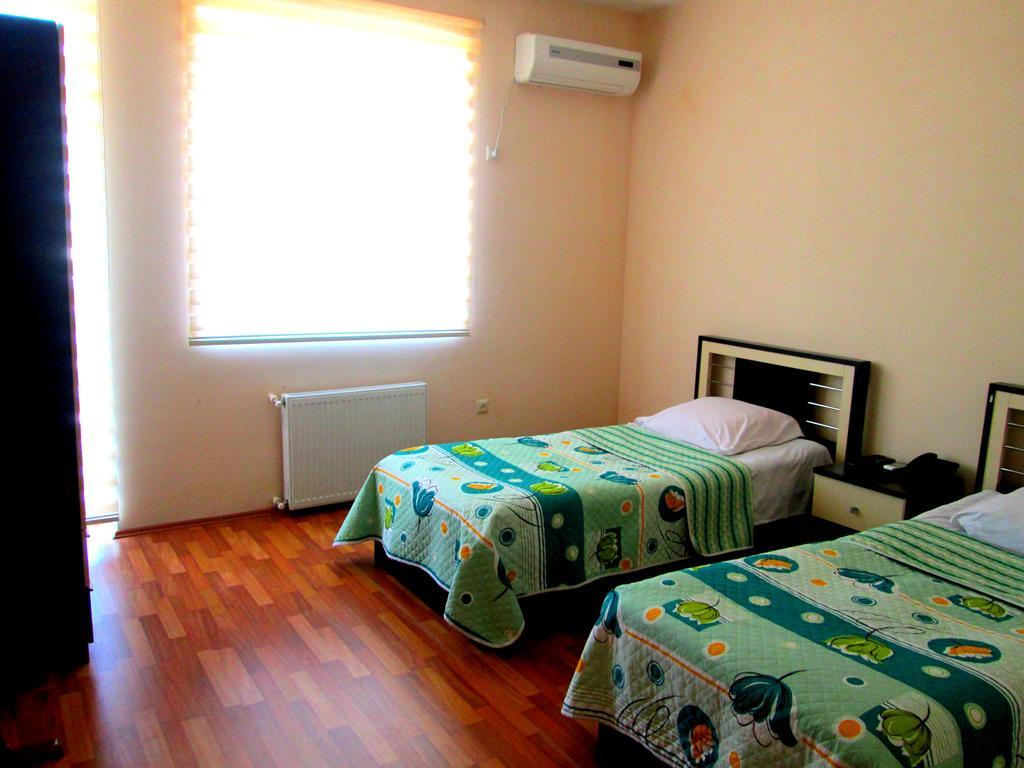 Max Comfort Hotel Kutaisi Esterno foto