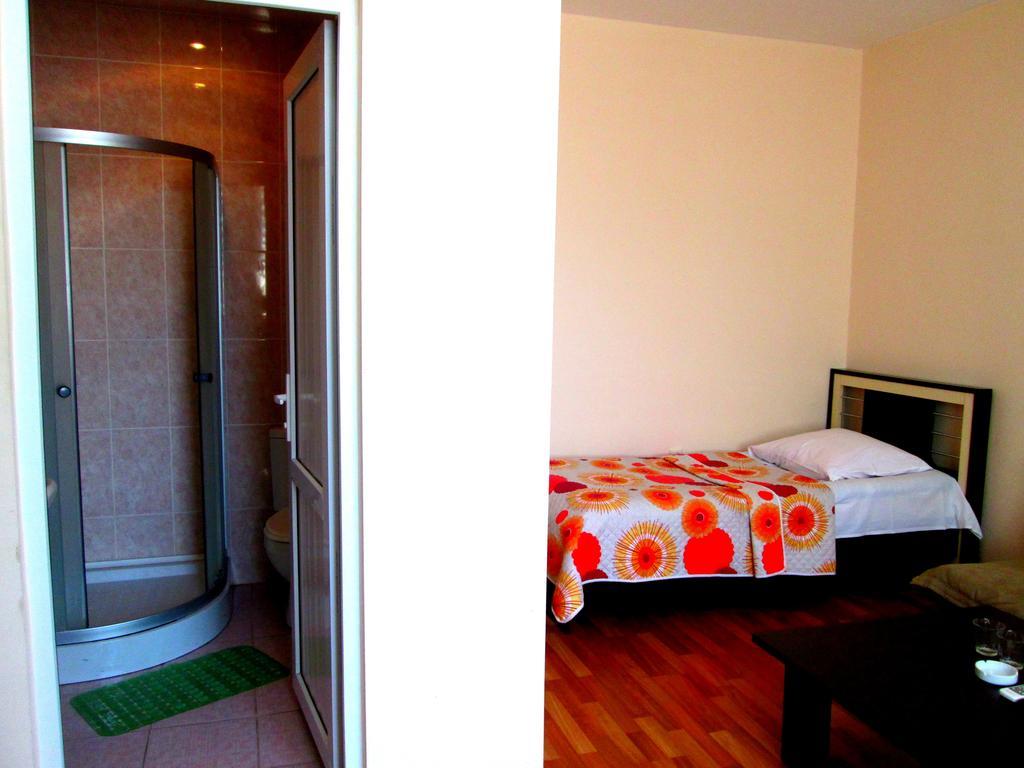 Max Comfort Hotel Kutaisi Esterno foto