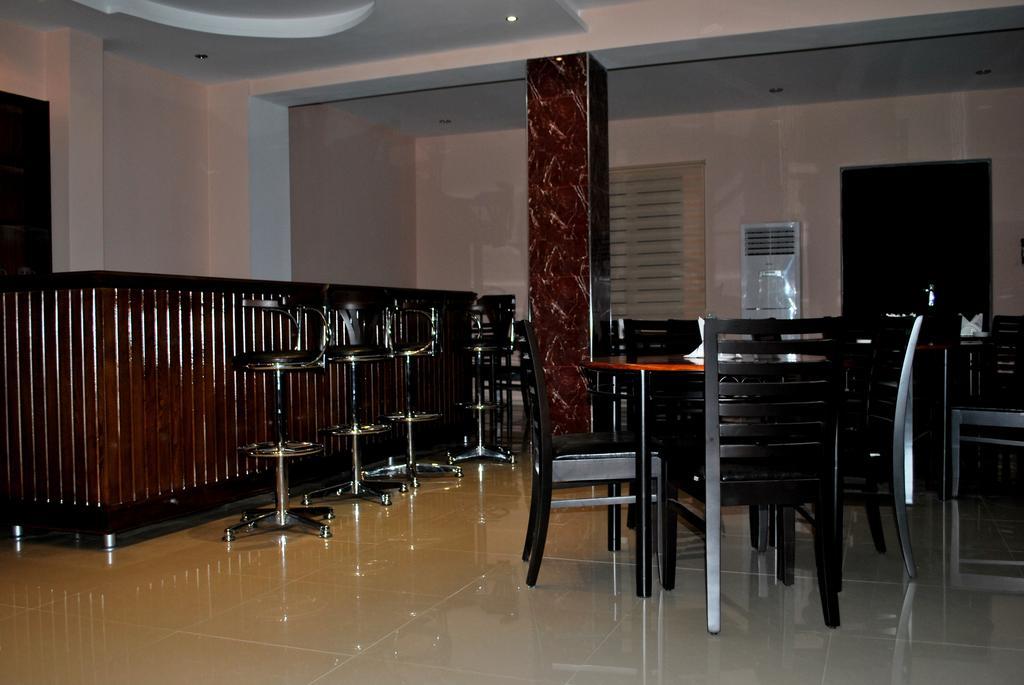 Max Comfort Hotel Kutaisi Esterno foto