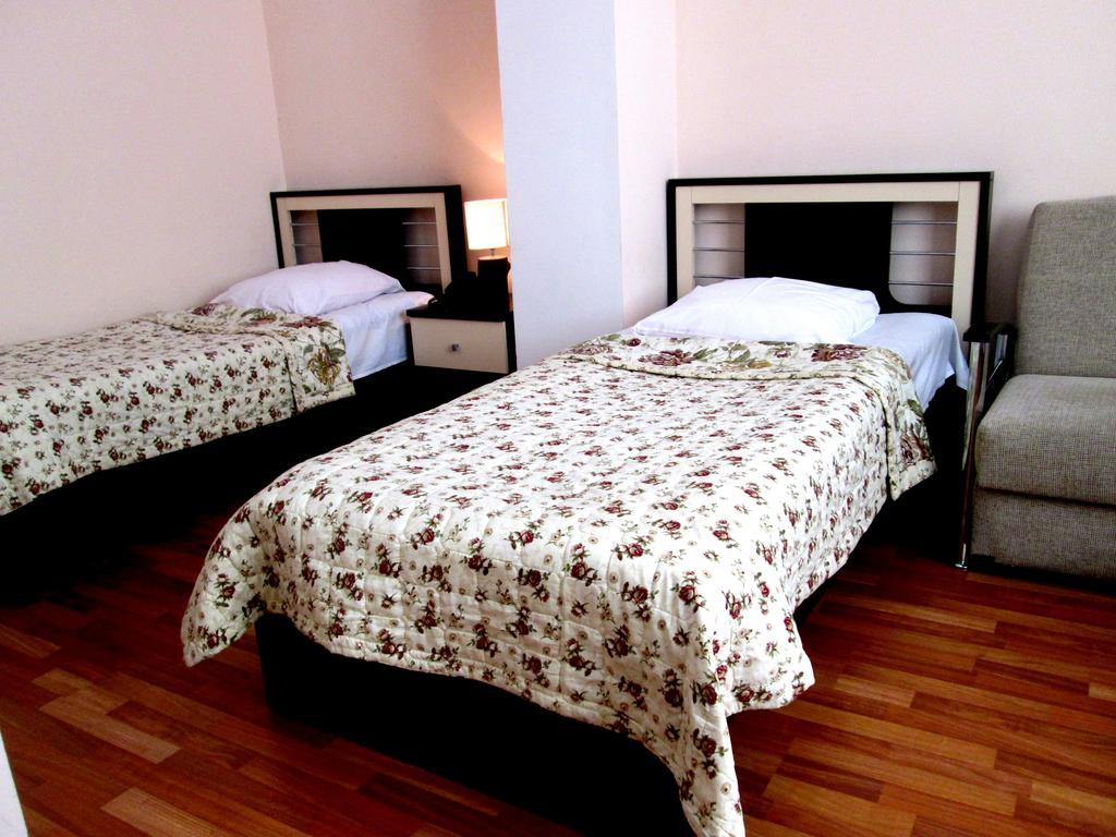 Max Comfort Hotel Kutaisi Esterno foto