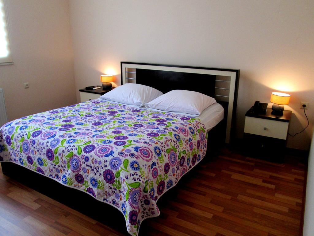 Max Comfort Hotel Kutaisi Esterno foto