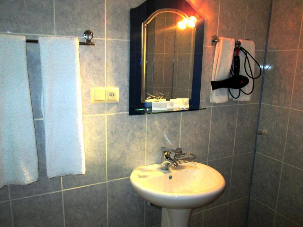 Max Comfort Hotel Kutaisi Esterno foto